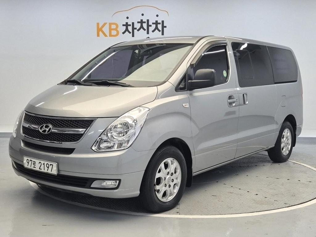 2015 HYUNDAI GRAND STAREX 5 -seater diesel van CVX Premium