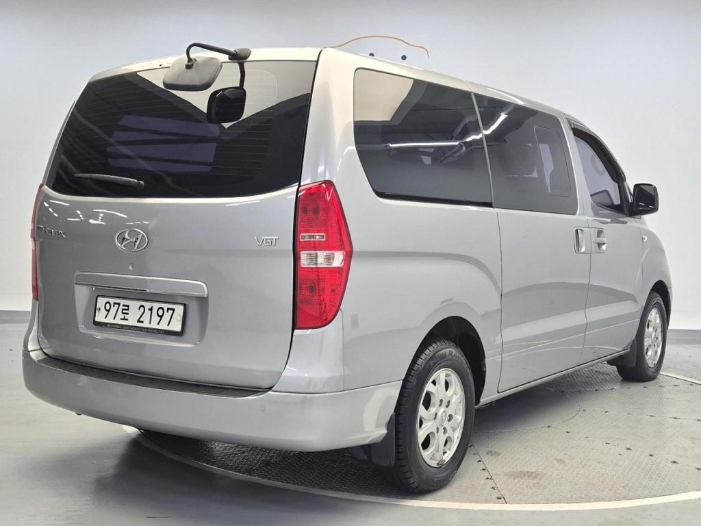 2015 HYUNDAI GRAND STAREX 5 -seater diesel van CVX Premium