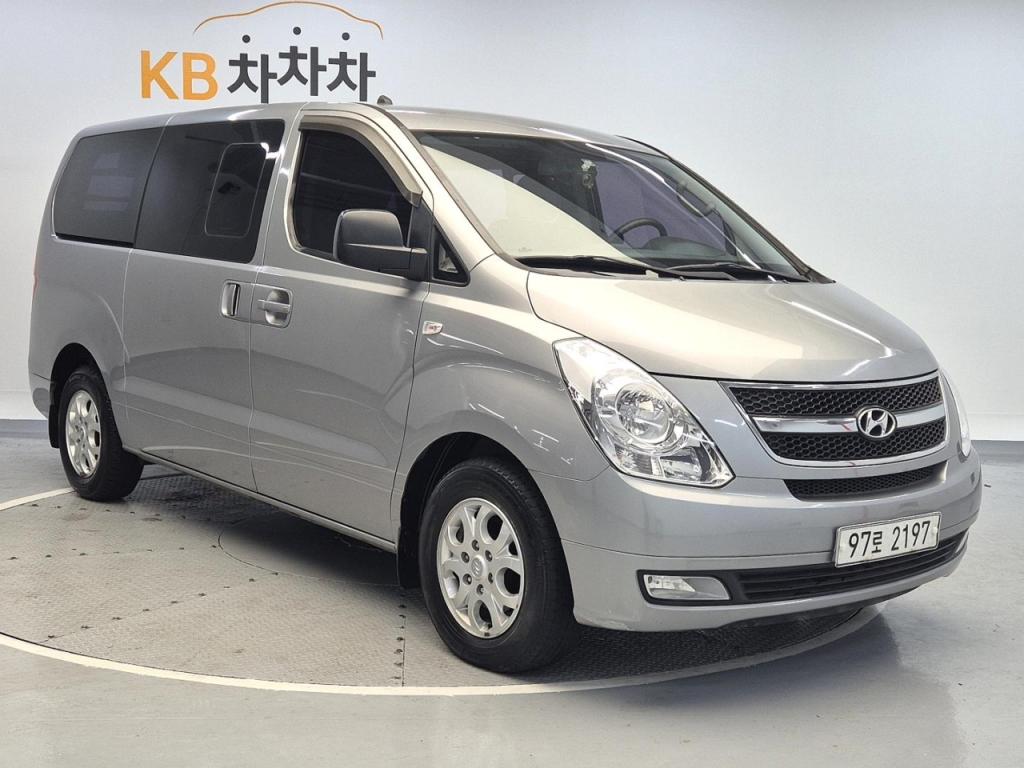 2015 HYUNDAI GRAND STAREX 5 -seater diesel van CVX Premium