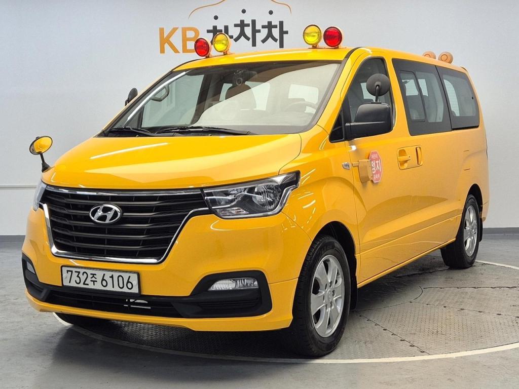 2019 HYUNDAI THE NEW GRAND STAREX Children's protective car 12 -seater LPI