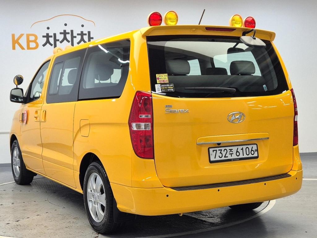 2019 HYUNDAI THE NEW GRAND STAREX Children's protective car 12 -seater LPI