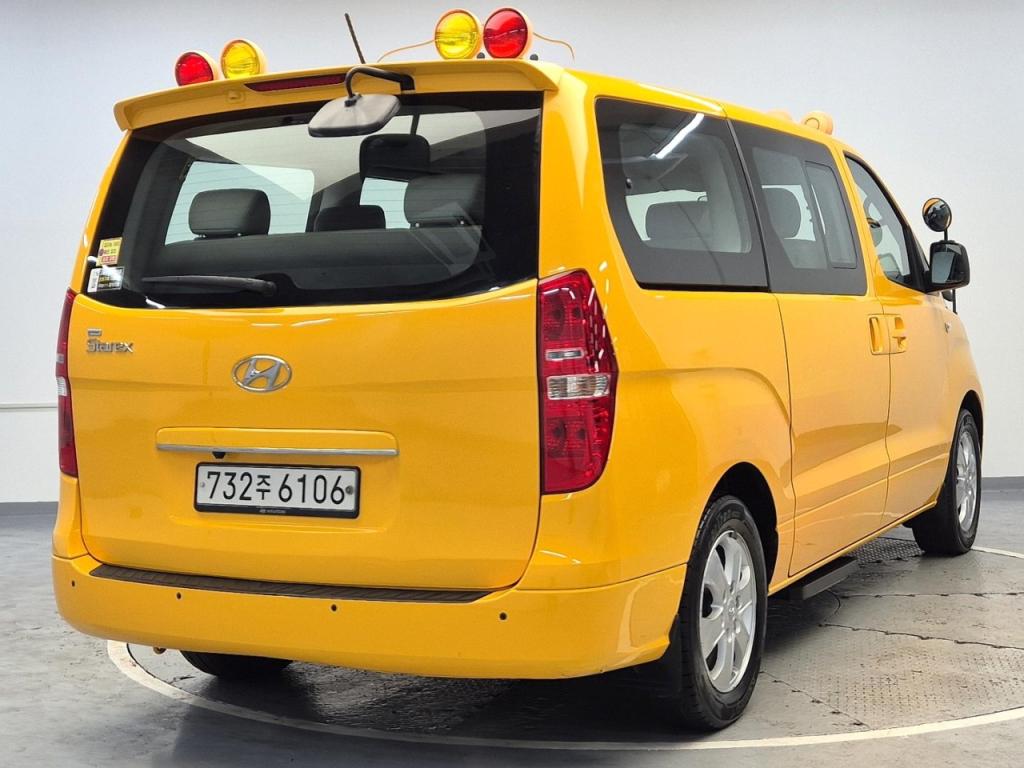 2019 HYUNDAI THE NEW GRAND STAREX Children's protective car 12 -seater LPI
