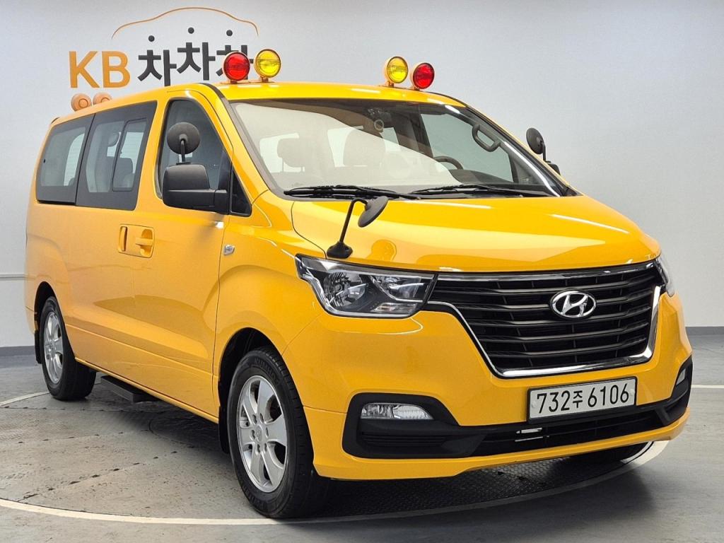 2019 HYUNDAI THE NEW GRAND STAREX Children's protective car 12 -seater LPI
