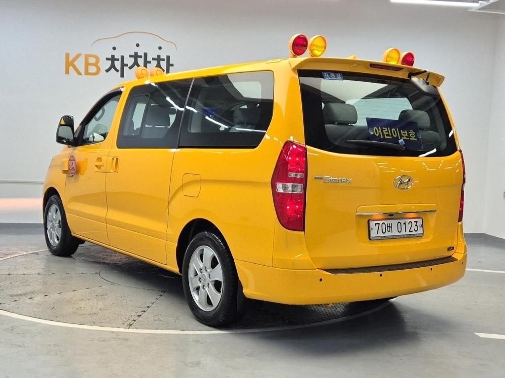 2019 HYUNDAI THE NEW GRAND STAREX Children's protective car 12 -seater LPI