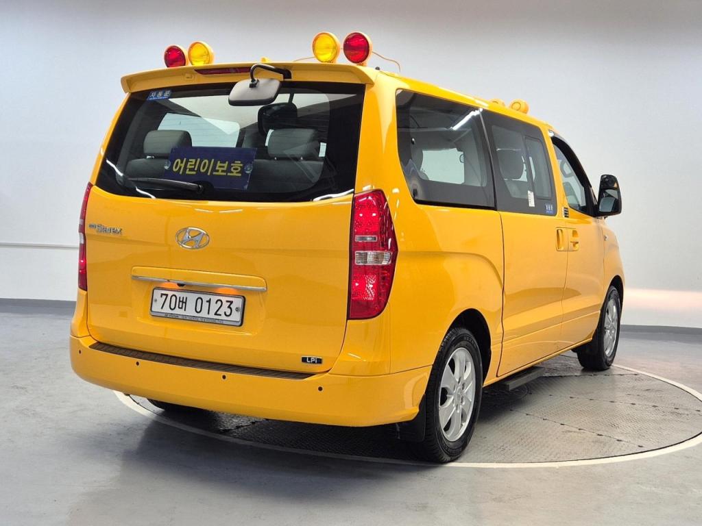 2019 HYUNDAI THE NEW GRAND STAREX Children's protective car 12 -seater LPI