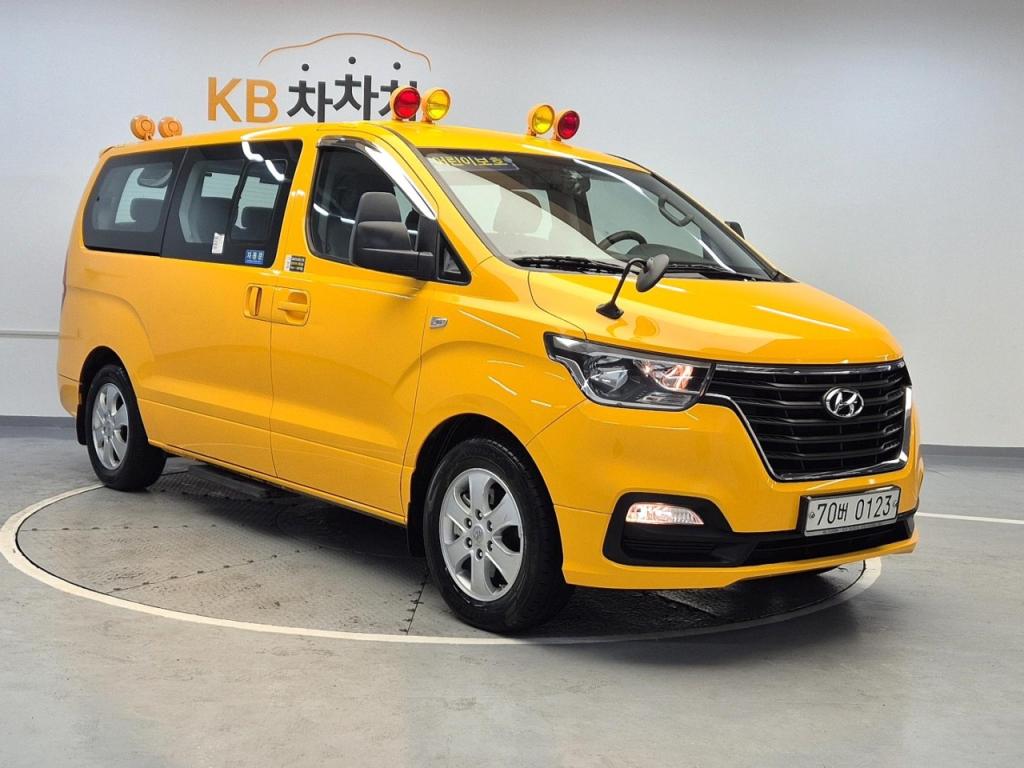 2019 HYUNDAI THE NEW GRAND STAREX Children's protective car 12 -seater LPI