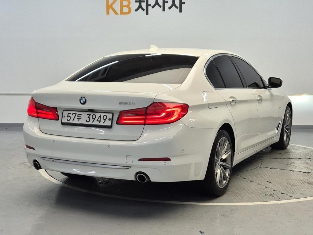 2018 BMW 5 SERIES (7Gen) 520i Power
