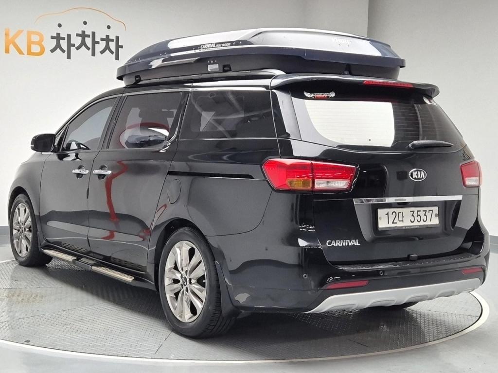 2015 KIA ALL NEW CARNIVAL 9 -seater diesel nobless