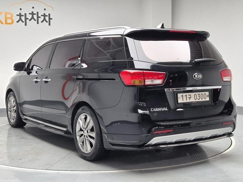 2017 KIA ALL NEW CARNIVAL 9 -seater diesel nobless