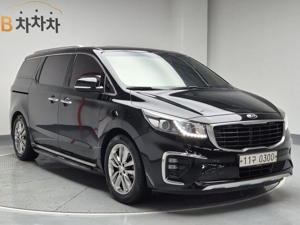 2017 KIA ALL NEW CARNIVAL 9 -seater diesel nobless