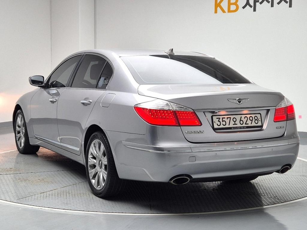 2011 HYUNDAI GENESIS Bh 380 luxury