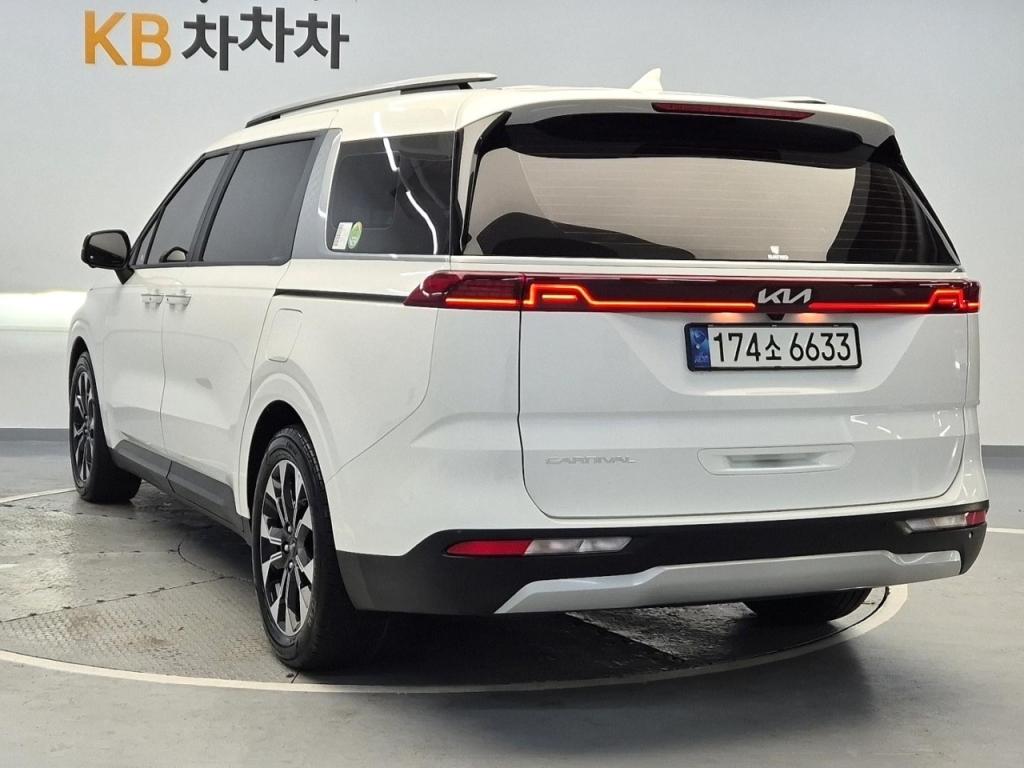 2022 KIA CARNIVAL (KA4) 9 -seater diesel Prestige