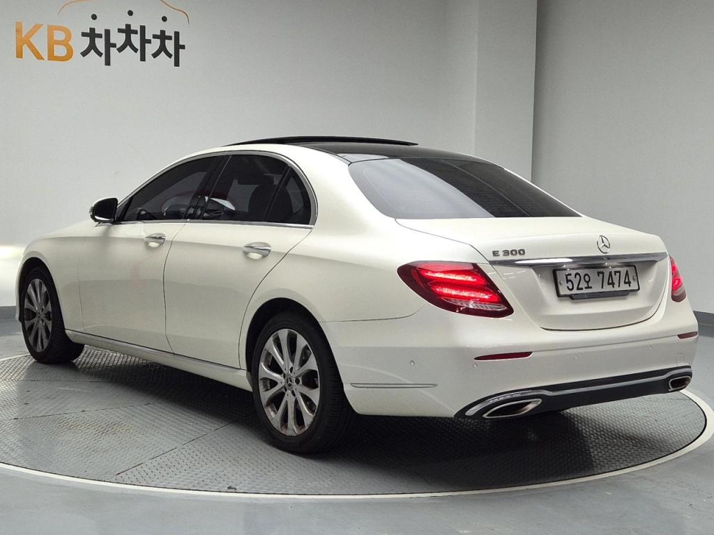 2017 BENZ E CLASS (5Gen) E300 Exclusive