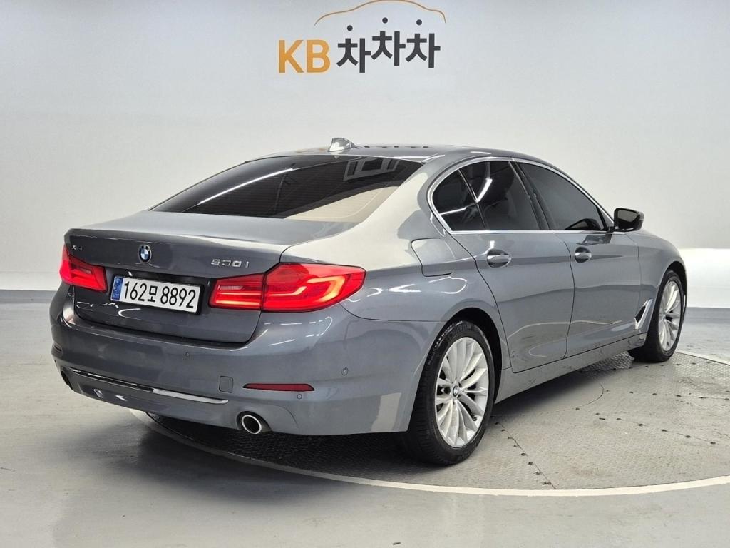 2019 BMW 5 SERIES (7Gen) 530i xDrive Luxury Line Plus