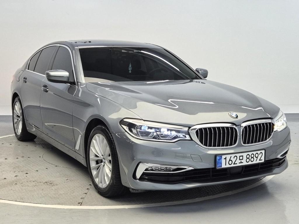 2019 BMW 5 SERIES (7Gen) 530i xDrive Luxury Line Plus