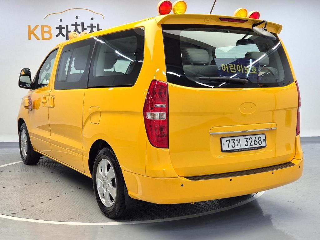 2019 HYUNDAI THE NEW GRAND STAREX Children's protective car 12 -seater LPI