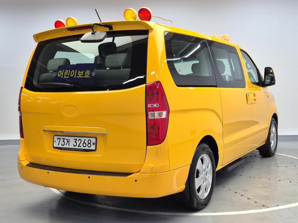 2019 HYUNDAI THE NEW GRAND STAREX Children's protective car 12 -seater LPI