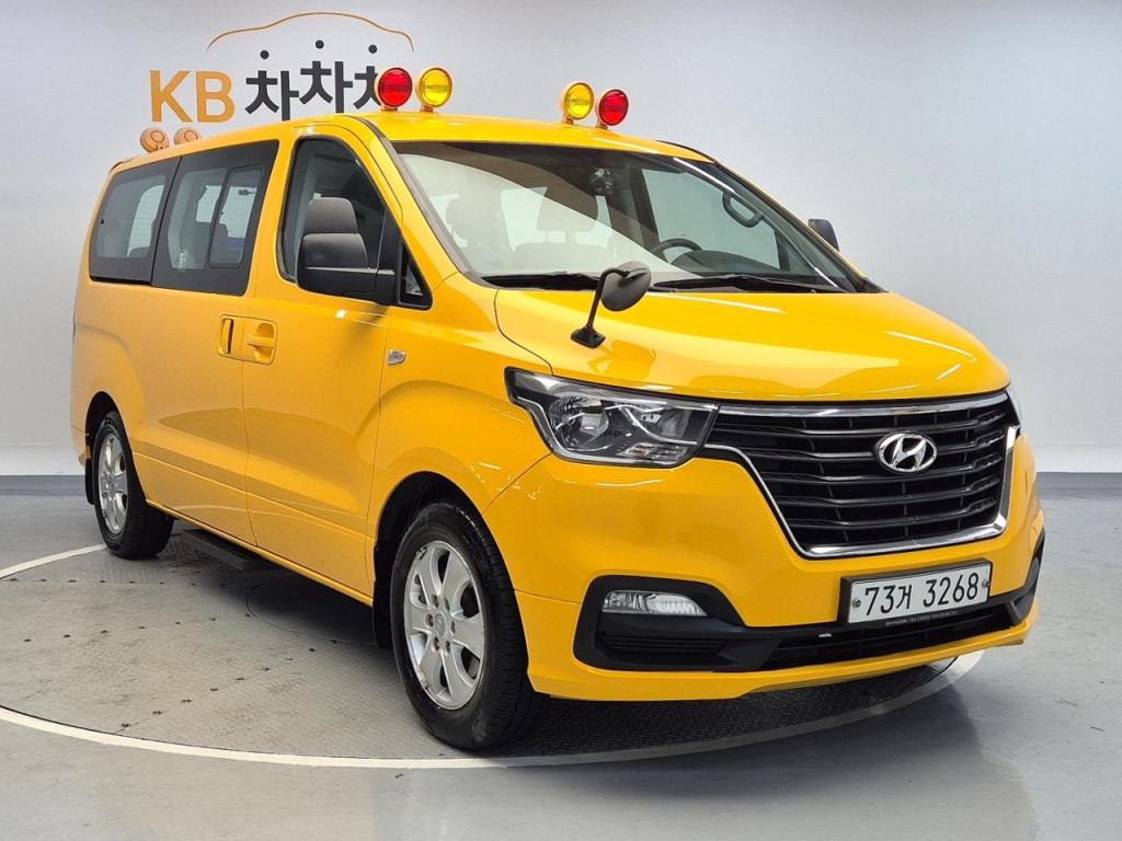 2019 HYUNDAI THE NEW GRAND STAREX Children's protective car 12 -seater LPI