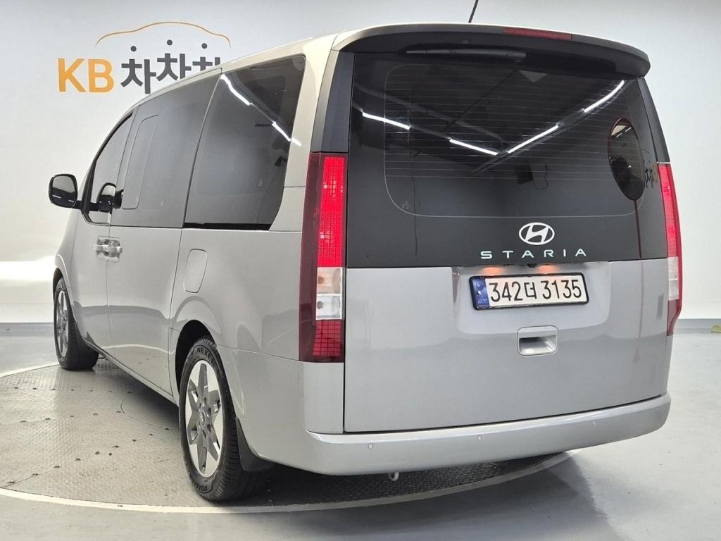 2025 HYUNDAI STARIA 3.5 LPG tourer 9 -seater Modern