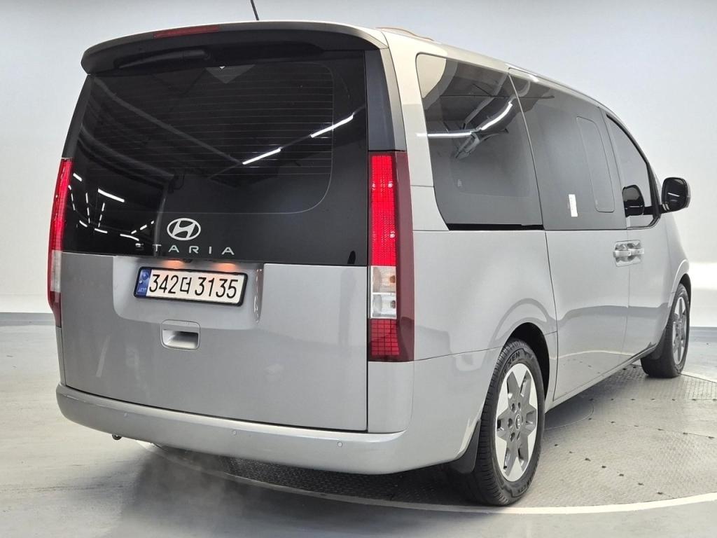 2025 HYUNDAI STARIA 3.5 LPG tourer 9 -seater Modern