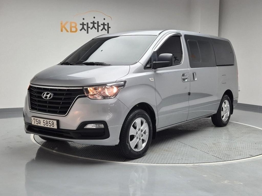 2019 HYUNDAI THE NEW GRAND STAREX 12 -seater diesel 4WD smart