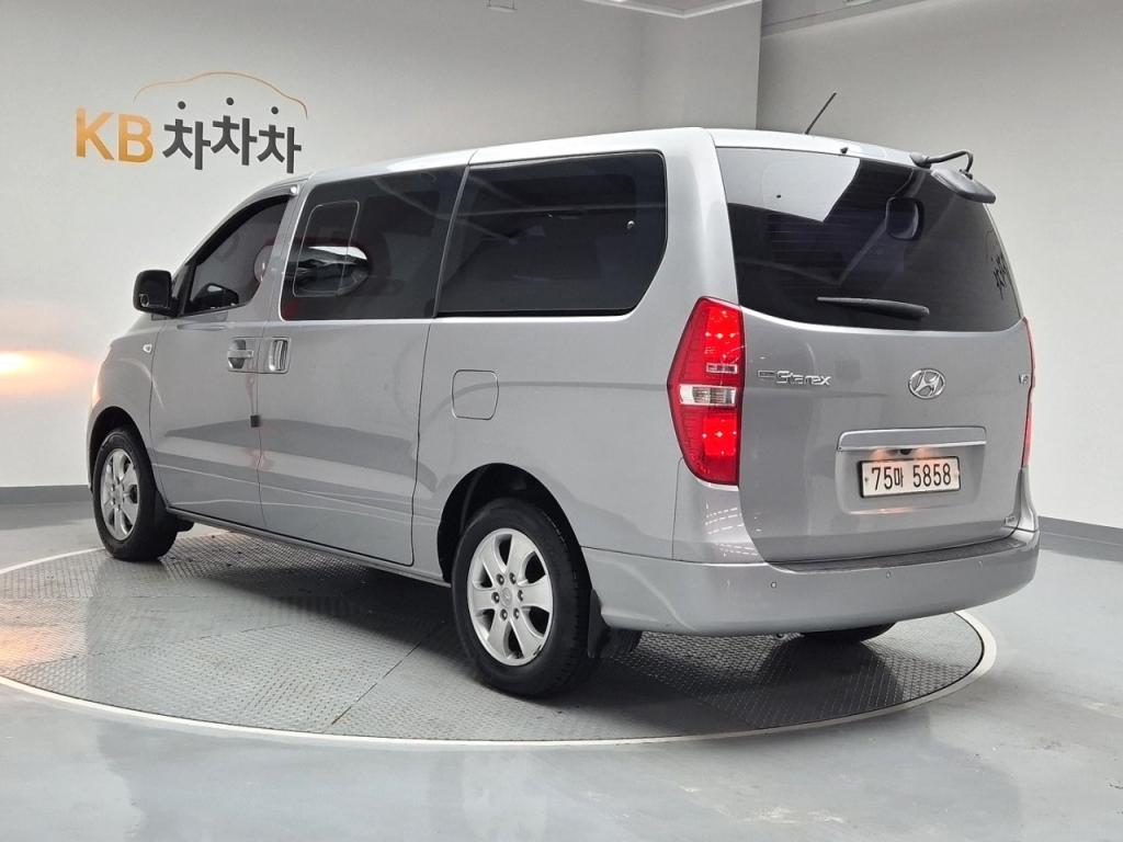 2019 HYUNDAI THE NEW GRAND STAREX 12 -seater diesel 4WD smart