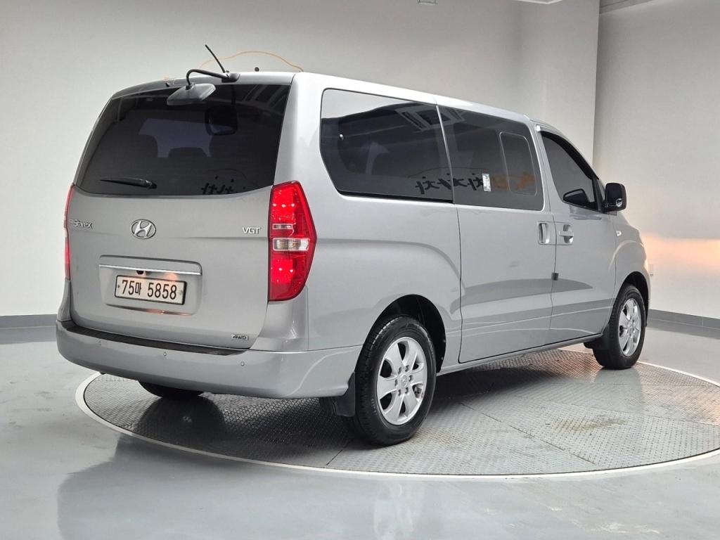 2019 HYUNDAI THE NEW GRAND STAREX 12 -seater diesel 4WD smart