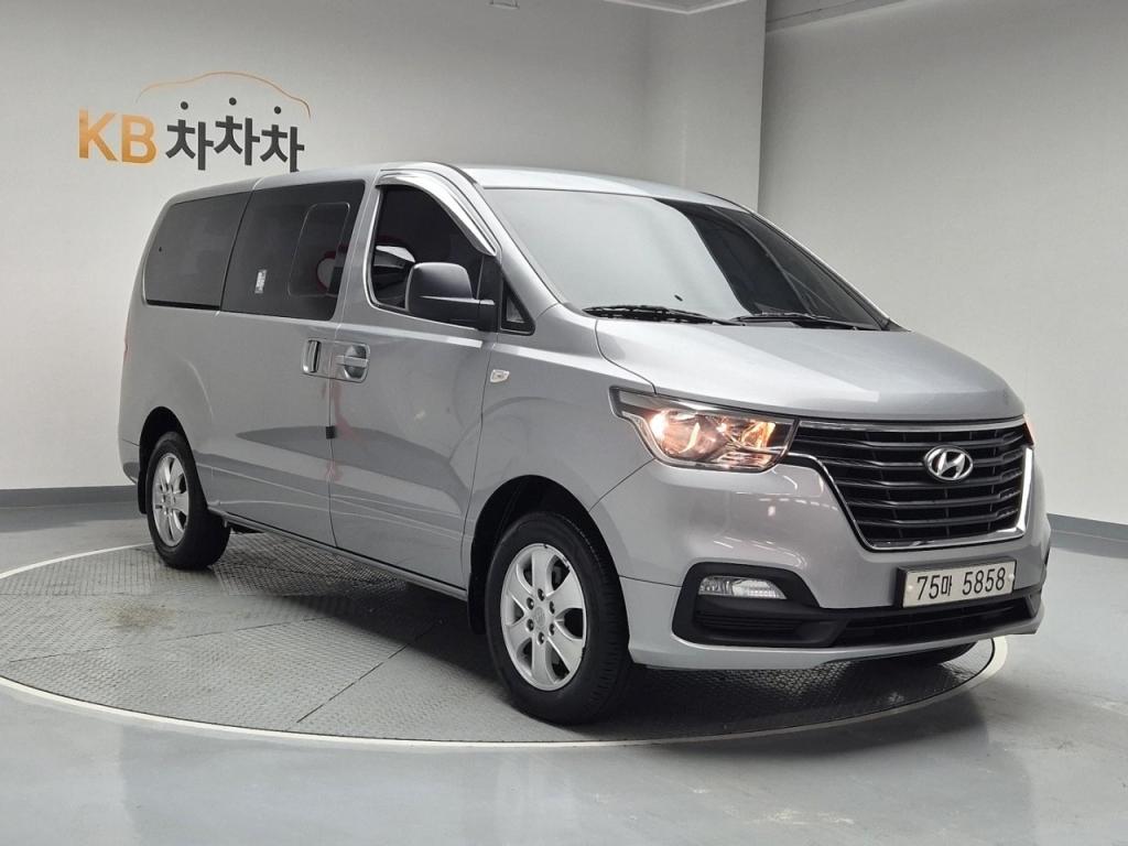 2019 HYUNDAI THE NEW GRAND STAREX 12 -seater diesel 4WD smart