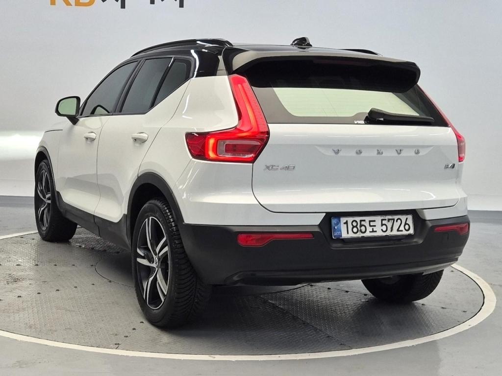 2021 VOLVO XC40 2.0 B4 AWD R design