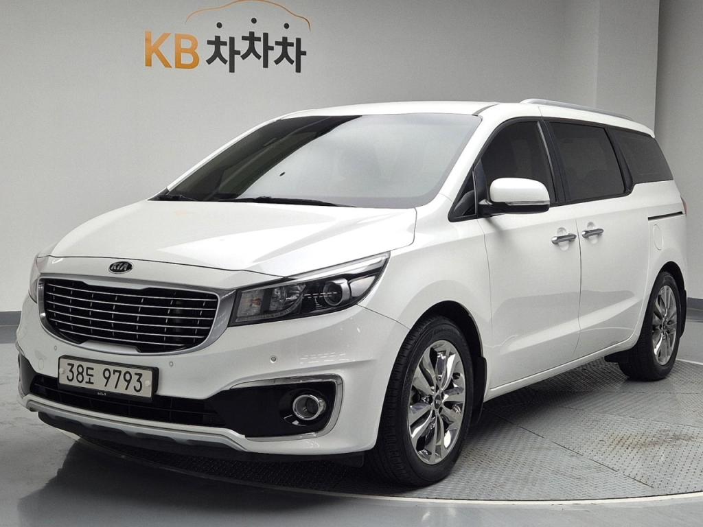 2015 KIA ALL NEW CARNIVAL 9 -seater diesel Prestige