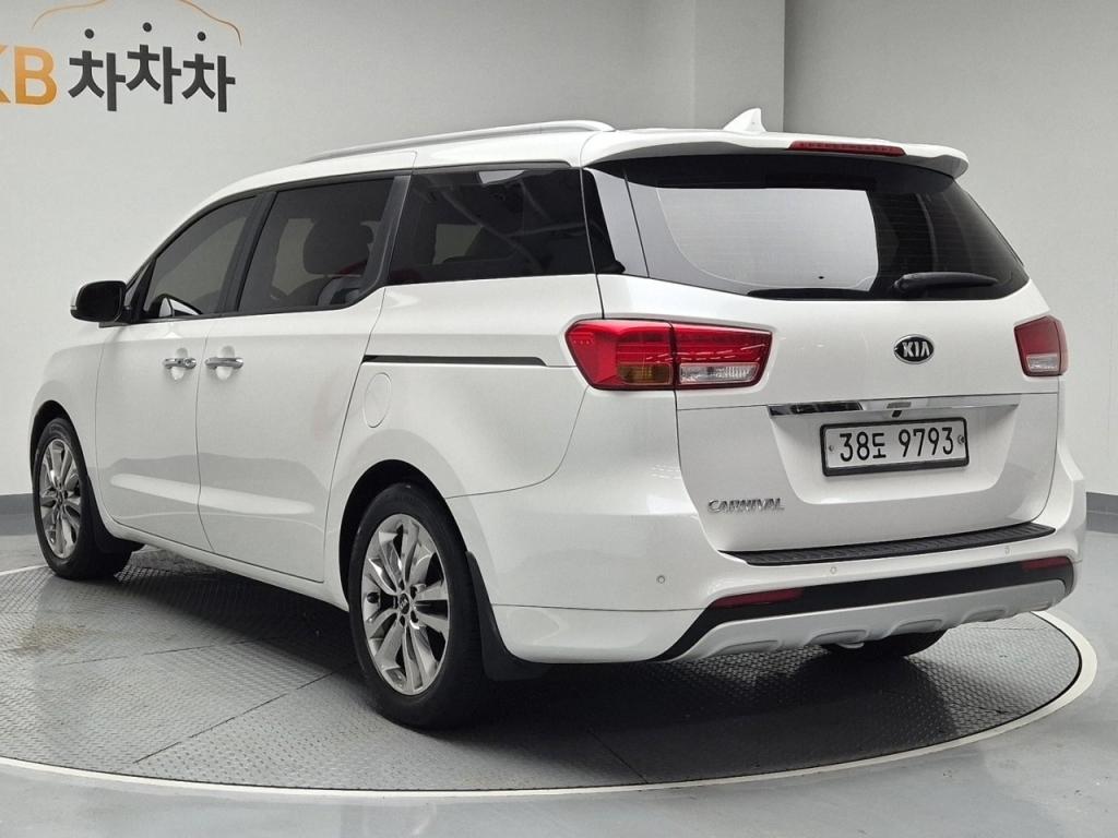 2015 KIA ALL NEW CARNIVAL 9 -seater diesel Prestige
