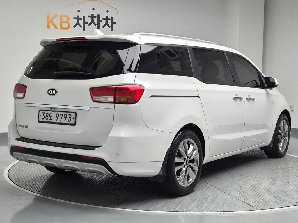 2015 KIA ALL NEW CARNIVAL 9 -seater diesel Prestige