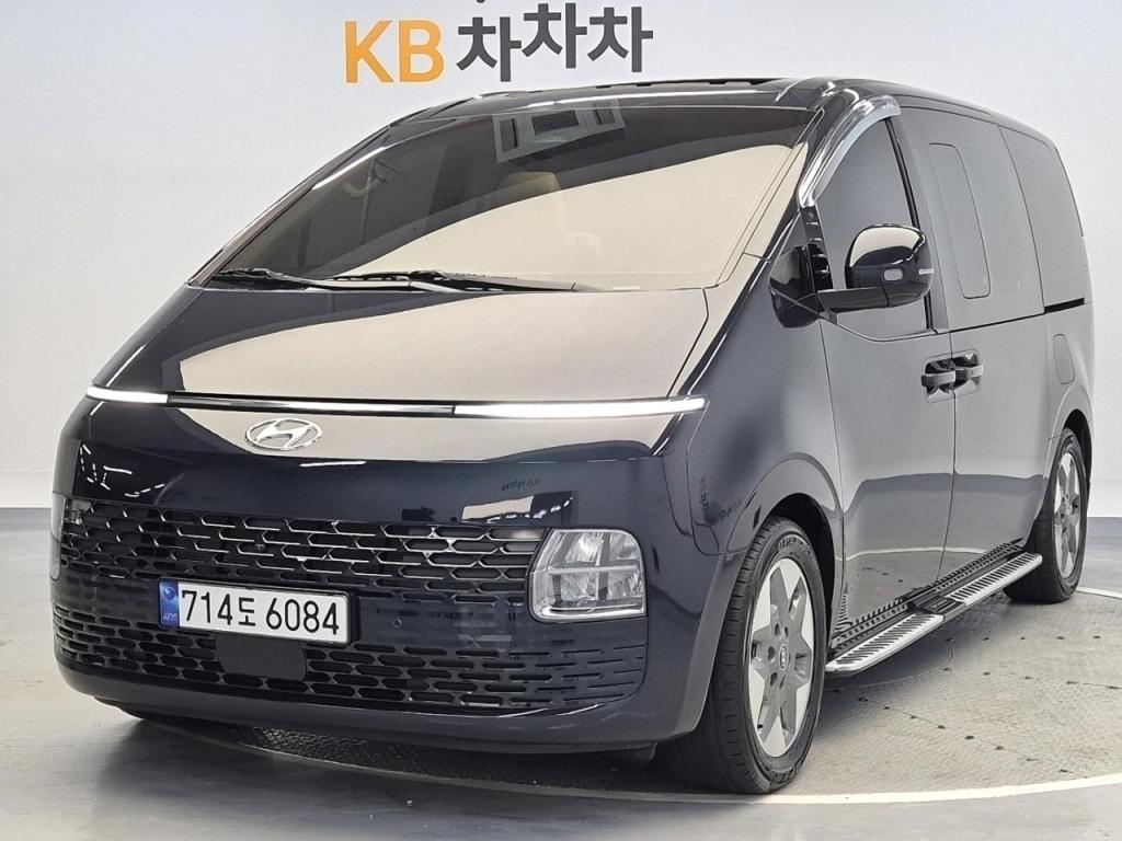 2024 HYUNDAI STARIA 3.5 LPG tourer 11 -seater Modern