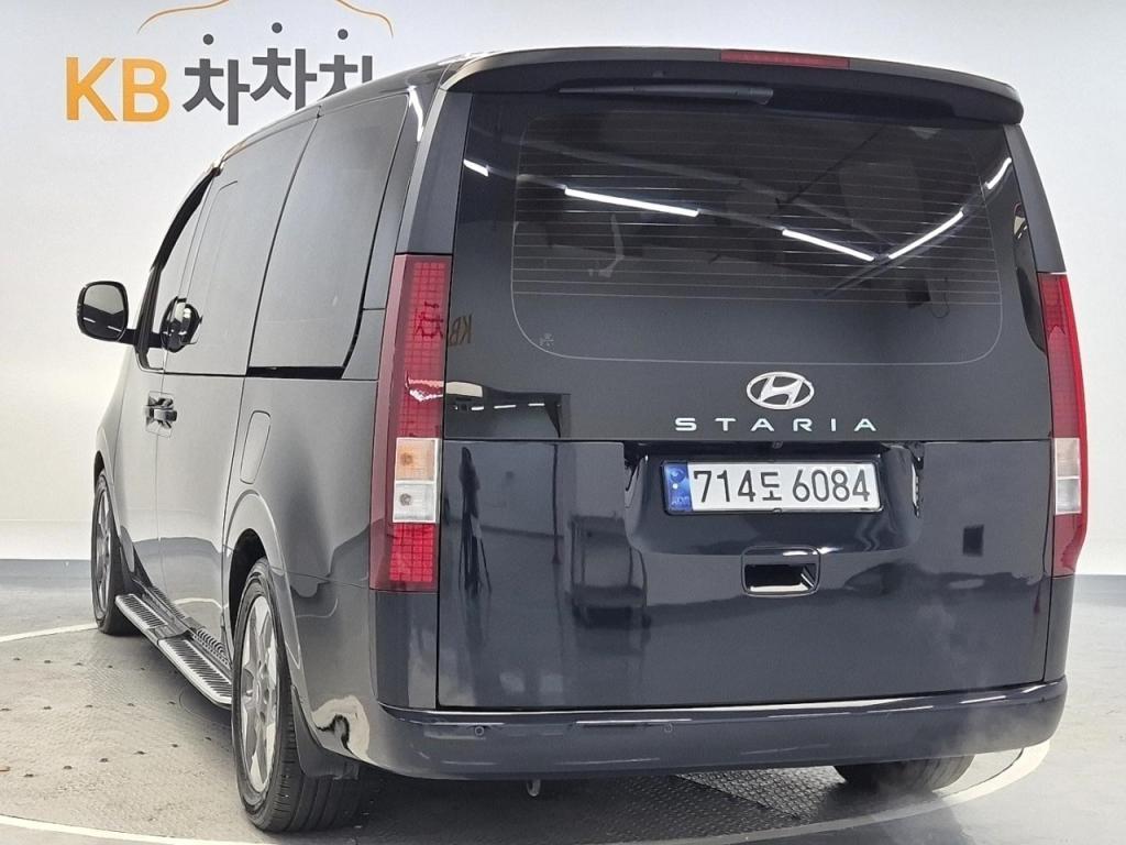 2024 HYUNDAI STARIA 3.5 LPG tourer 11 -seater Modern