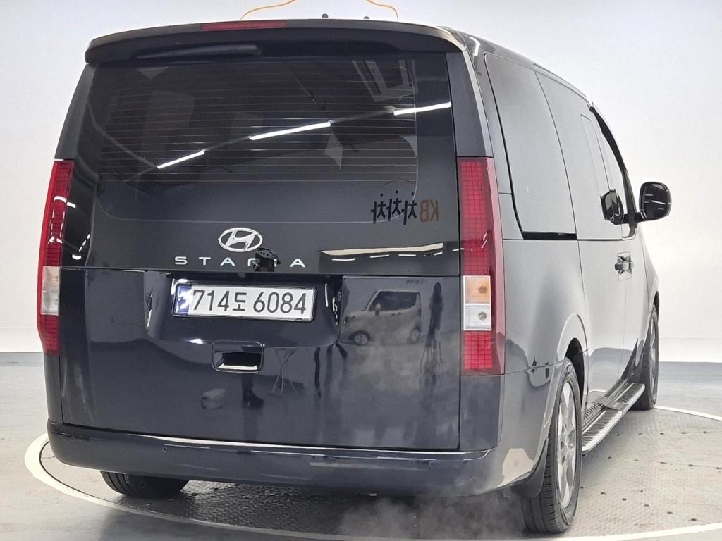 2024 HYUNDAI STARIA 3.5 LPG tourer 11 -seater Modern