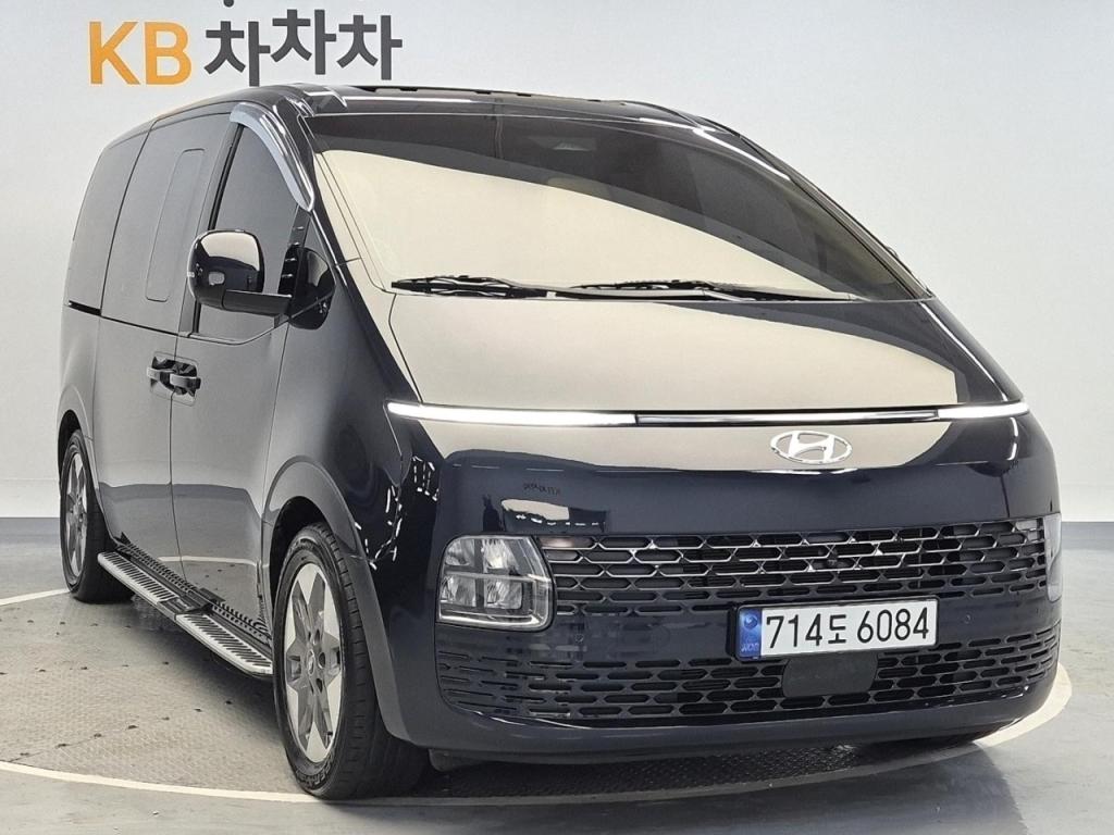 2024 HYUNDAI STARIA 3.5 LPG tourer 11 -seater Modern