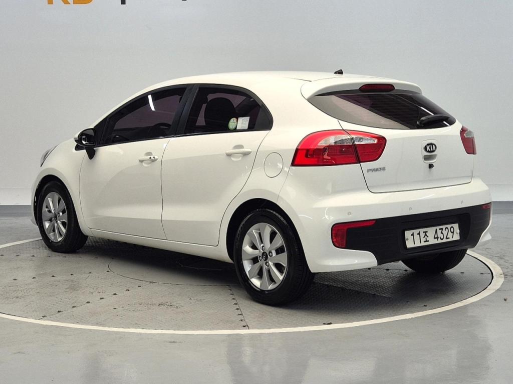 2015 KIA THE NEW PRIDE 5 Door 1.6 GDI luxury