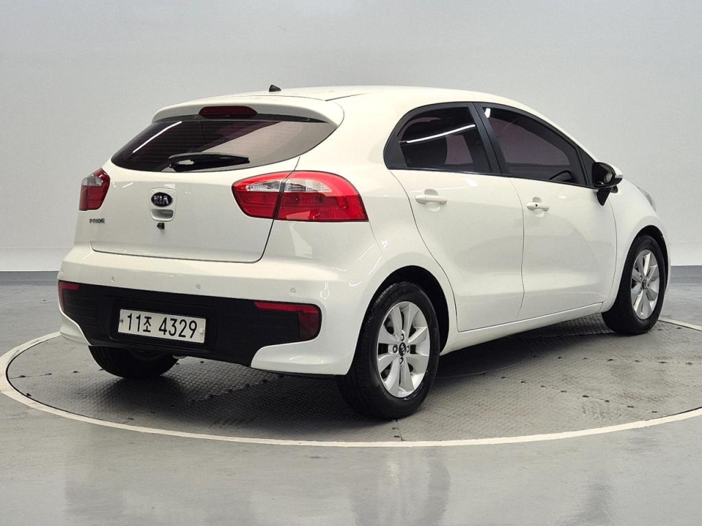 2015 KIA THE NEW PRIDE 5 Door 1.6 GDI luxury