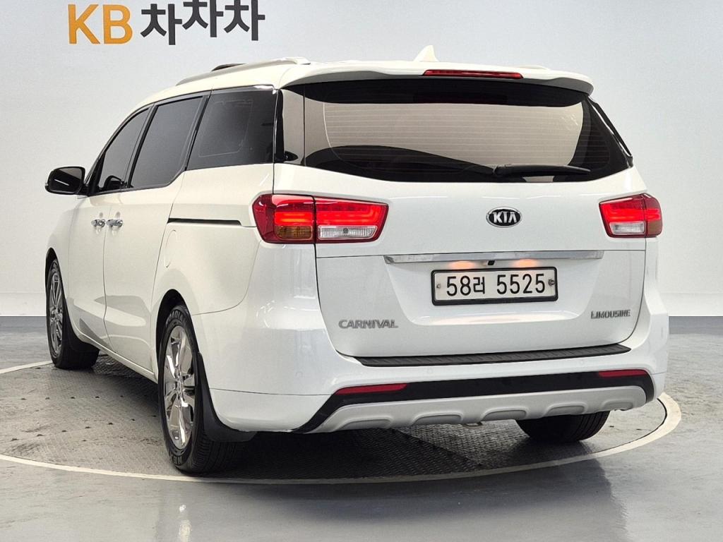 2015 KIA ALL NEW CARNIVAL 7 -seater limousine gasoline President