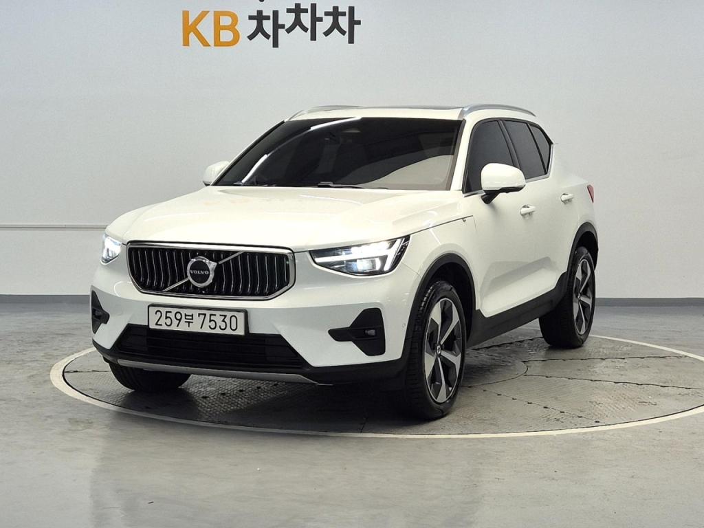 2024 VOLVO XC40 2.0 B4 AWD Ultimate Bright