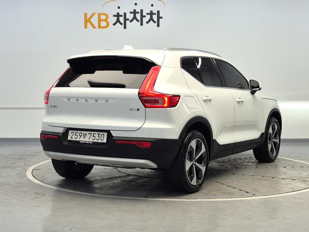 2024 VOLVO XC40 2.0 B4 AWD Ultimate Bright