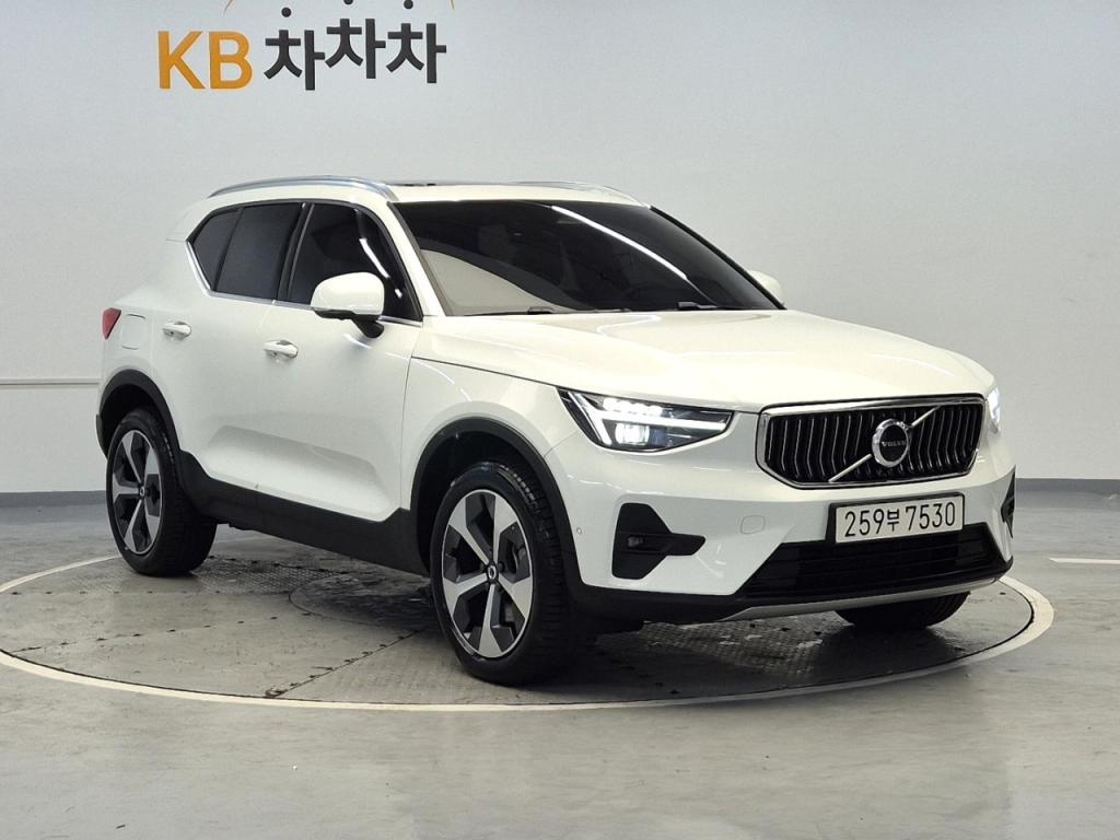 2024 VOLVO XC40 2.0 B4 AWD Ultimate Bright