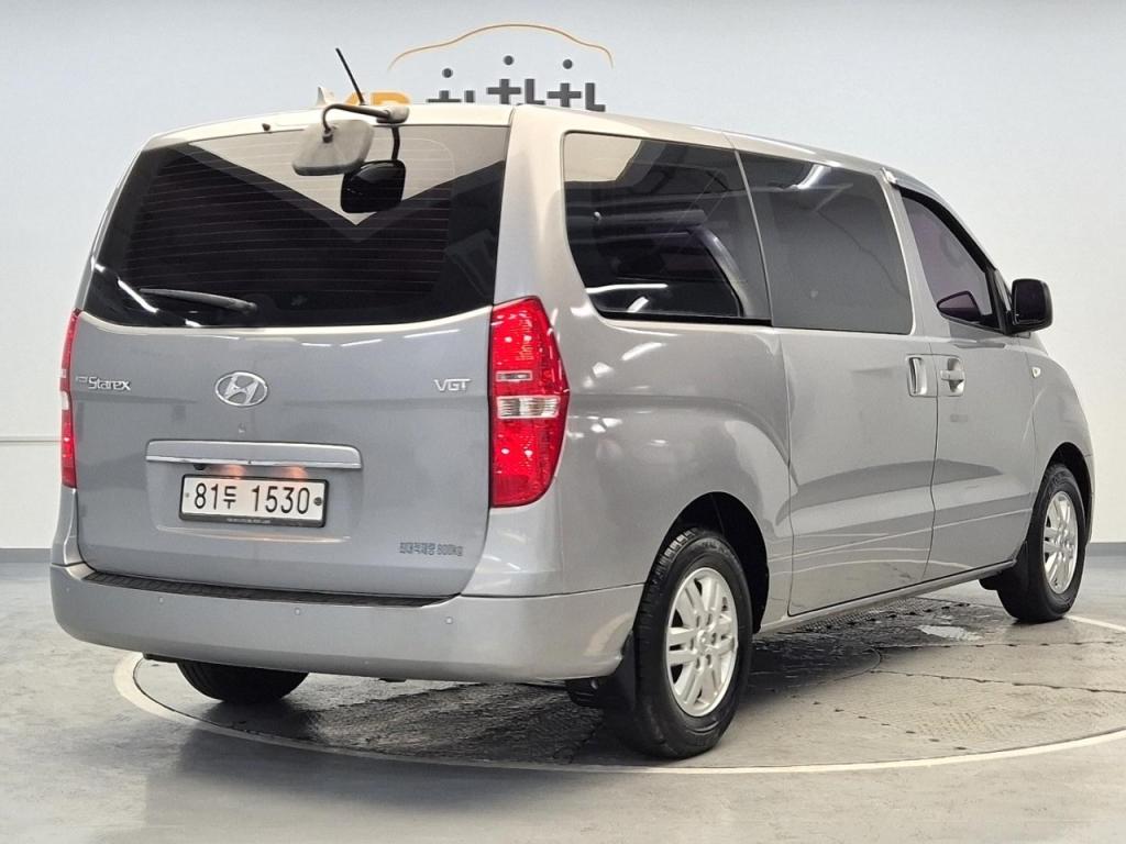 2016 HYUNDAI GRAND STAREX 3 -seater diesel van Smart Special