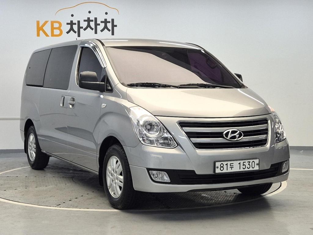 2016 HYUNDAI GRAND STAREX 3 -seater diesel van Smart Special