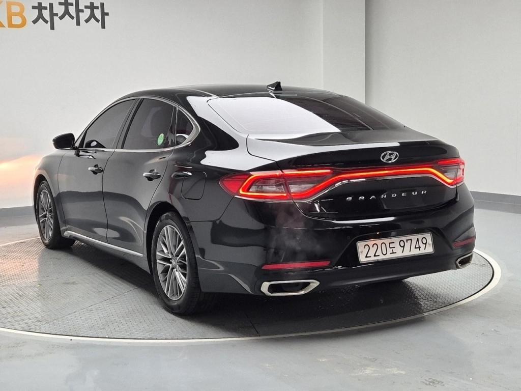 2017 HYUNDAI GRANDEUR IG 3.0 LPI Rent -a -Car Modern
