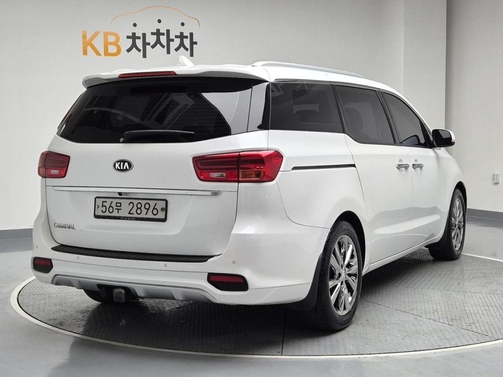 2019 KIA THE NEW CARNIVAL 9 -seater diesel Prestige