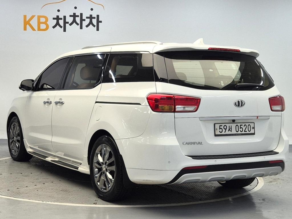 2017 KIA ALL NEW CARNIVAL 9 -seater diesel Prestige