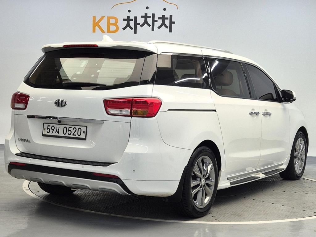 2017 KIA ALL NEW CARNIVAL 9 -seater diesel Prestige