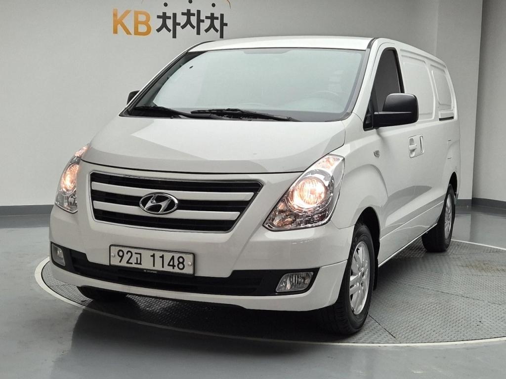 2016 HYUNDAI GRAND STAREX 3 -seater diesel van Smart Special