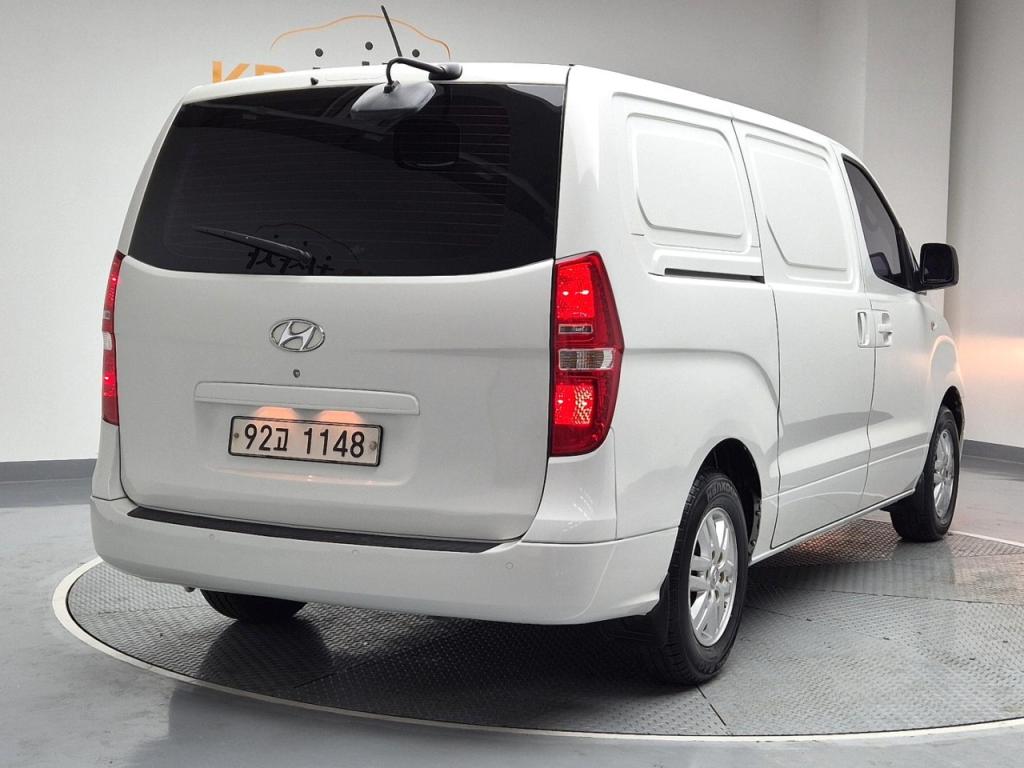 2016 HYUNDAI GRAND STAREX 3 -seater diesel van Smart Special